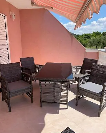 Mirni Kutak * Szybenik