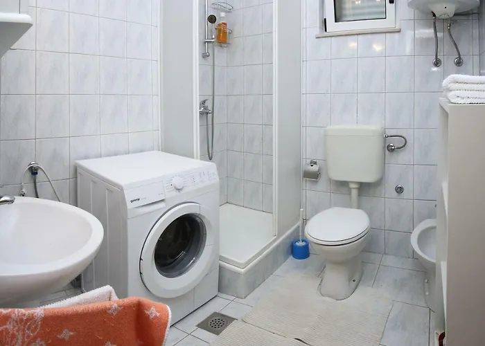 Mirni Kutak * شيبينيك